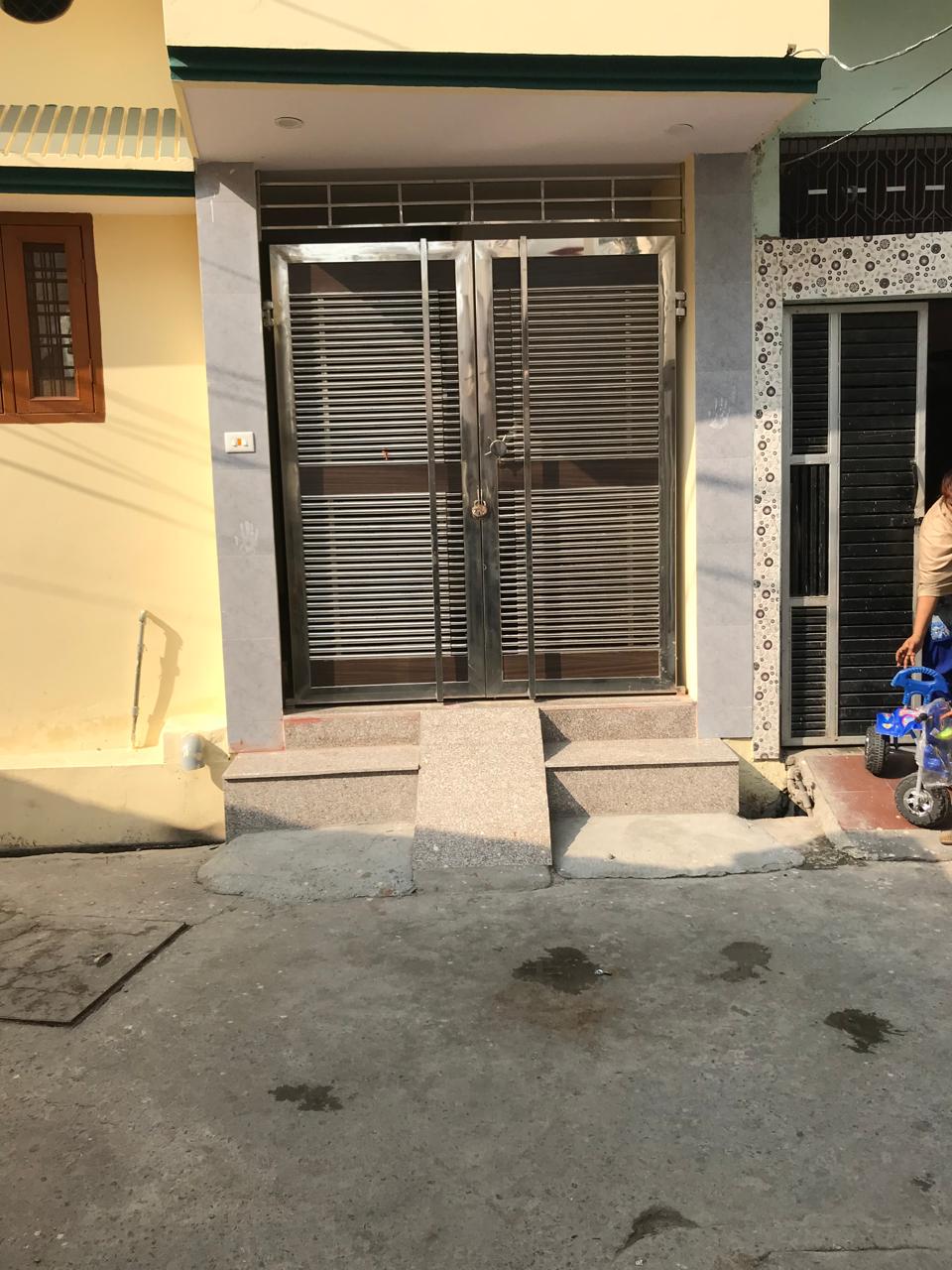 Paired metal entrance doors with horizontal details