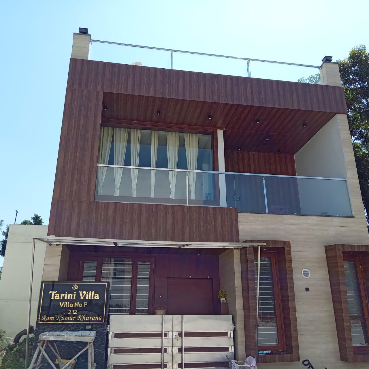 House facade with large glazing and a glass balcony